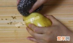 削完土豆后手变黑了怎么去除 削完土豆后手变黑了如何去除