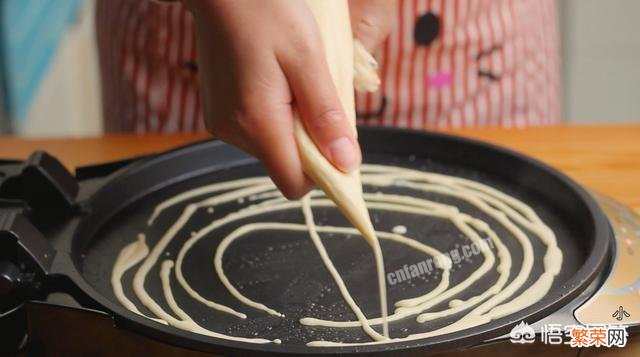 鸡蛋饼的面糊怎么调？