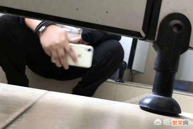 高三男生偷拍女厕被发现,回家后从30楼跳下,你有何看法？