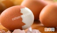 鸡蛋粘壳是什么原因 鸡蛋粘壳怎么办