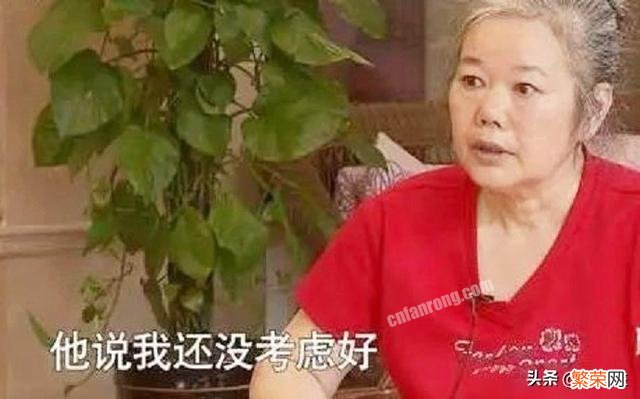 47岁女房东急得一夜白头,居然是被最信任的人出卖,怎么回事？