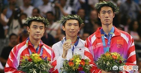 在两王一马时代,04雅典奥运会,名不经传的柳承敏是如何夺得冠军的？当时什么情况？
