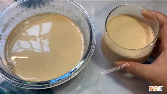 红茶怎么制作香滑可口的奶茶？