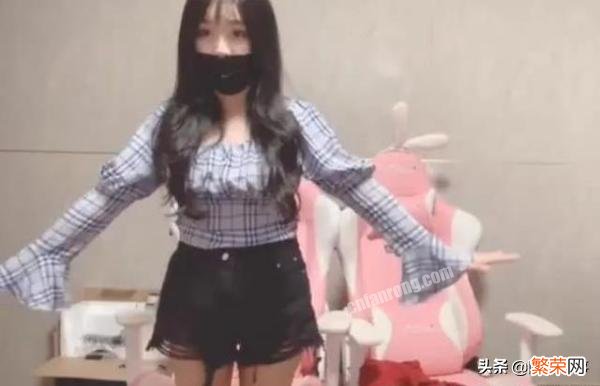 小团团全脸终于被网友揭底,之前在虎牙LOL平台,还被扒出有“黑历史”,如何点评?