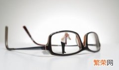 如何防止眼镜滑落 怎样防止眼镜滑落