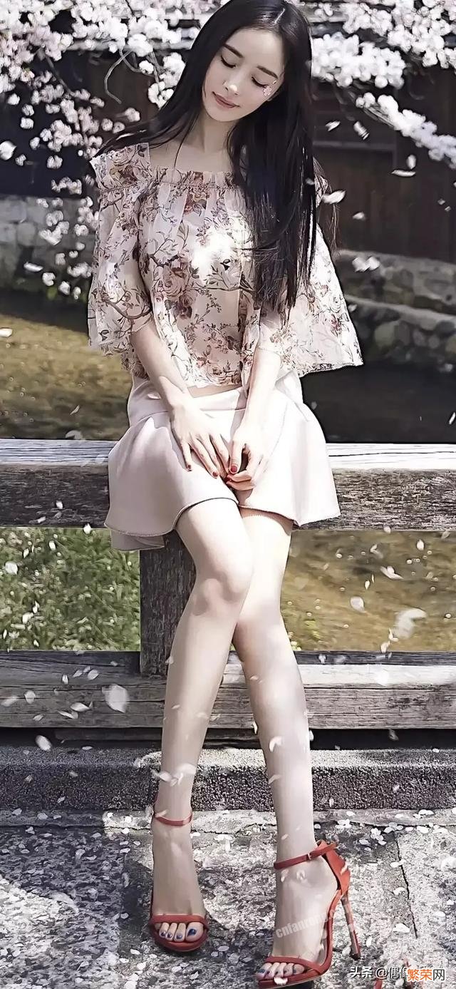 你觉得李小璐是不是中国第一美女？比她还漂亮的女明星还有谁？