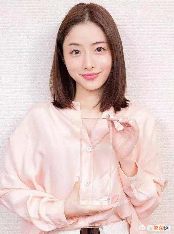 石原里美有哪些值得借鉴的穿搭？