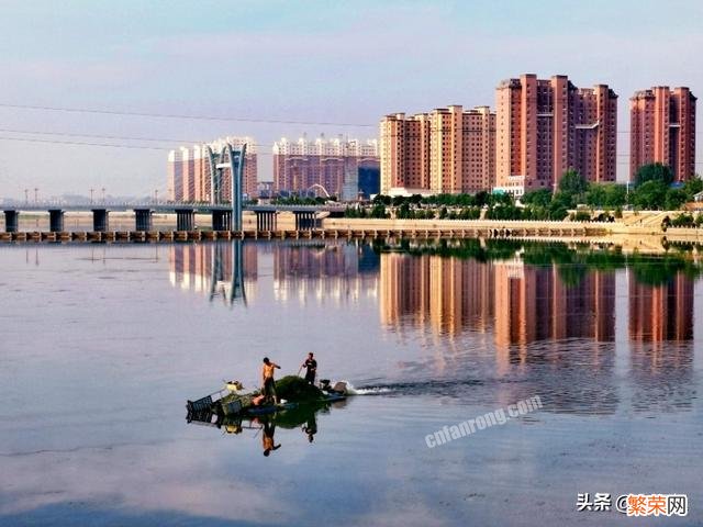 各位中老年摄影爱好者,你们爱拍风景花鸟么？大家有好看的照片么？