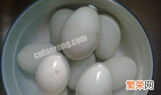 生的咸鸭蛋怎么煮才不会炸 怎么煮生的咸鸭蛋