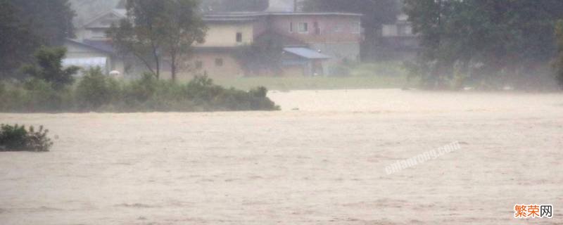 遇到暴雨如何自救视频 遇到暴雨如何自救