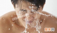 皮肤补水最好的方法 泡澡 锻炼 皮肤补水最好的方法