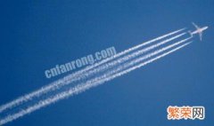 飞机拉烟是怎么回事 一种常见的尾迹云