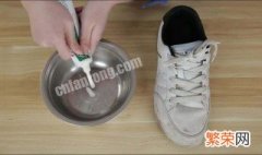 洗小白布鞋方法 五种清洗小白鞋的方法