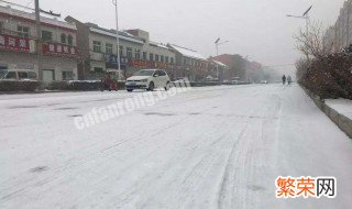 雪天路滑如果不慎向前跌倒用手撑地是最好的方法吗 雪天跌倒最好的办法是不是用手撑地