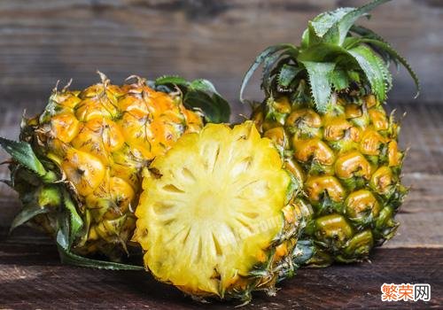 菠萝切开后可以放多久 菠萝切开这样保存时间更长