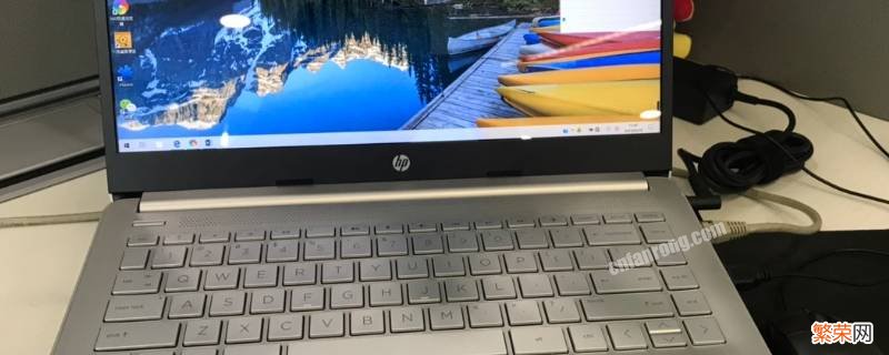 win11任务栏怎么透明有一条线 win11任务栏怎么透明