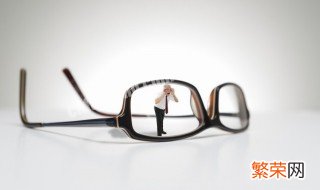 怎样清洗眼镜会延长眼镜的使用寿命呢 如何清洗眼镜会延长眼镜的使用寿命