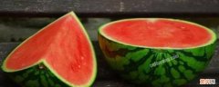 西瓜不切开放冰箱里可以多久 西瓜没切开放在冰箱里可以放多久