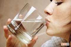 早上怎样喝水是正确的呢? 早上喝水的正确方法
