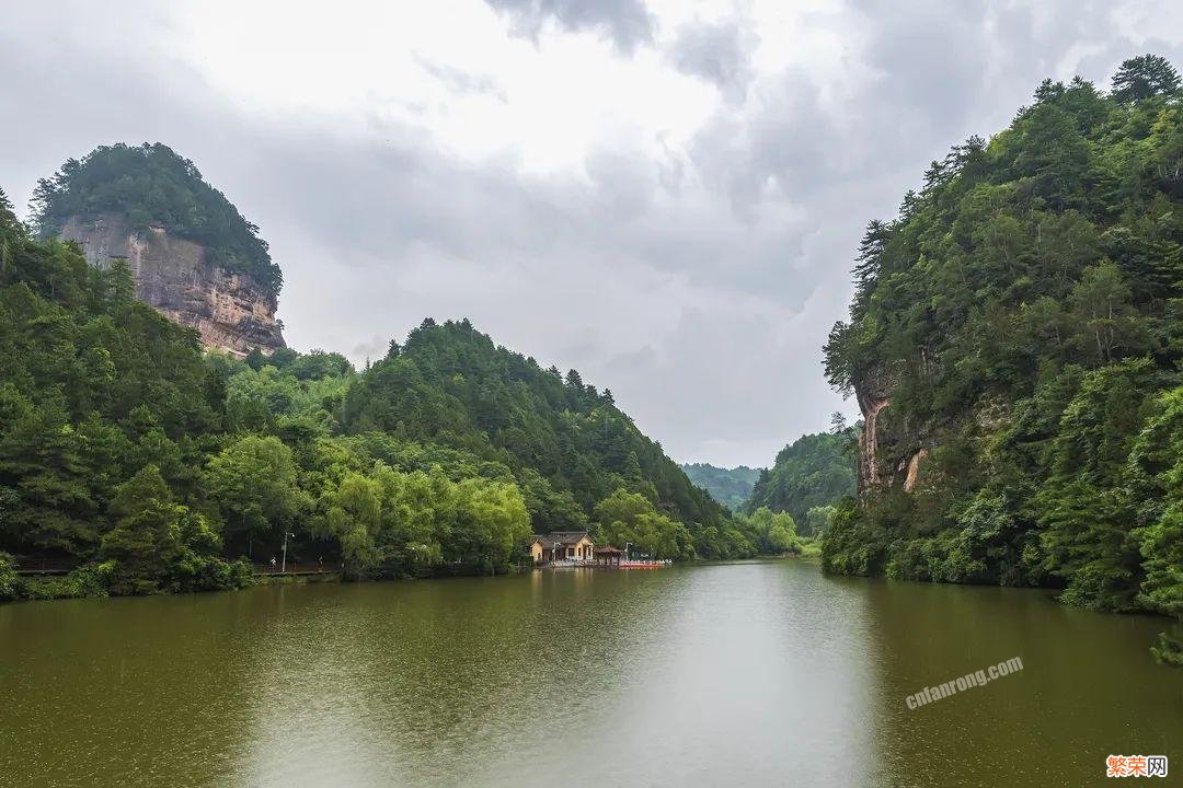 甘肃10个值得去的美景地 甘肃旅游必去十大景点