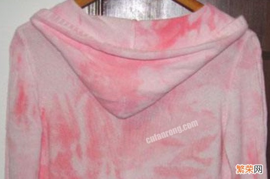 粉色衣服染色清洗的方法 粉色衣服染色怎么洗掉