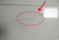 瓷砖上留下划痕解决方法 地板砖划痕怎样去除