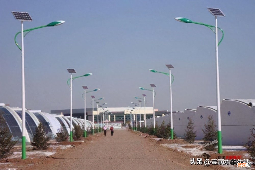 农村太阳能路灯价格 太阳能灯300瓦的多少钱