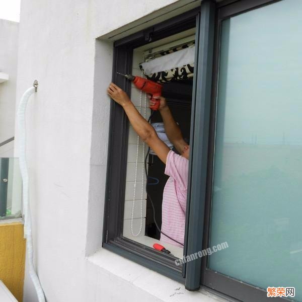 用密封条和密封胶的选择建议 钢窗打胶和胶条哪种防寒防风最好
