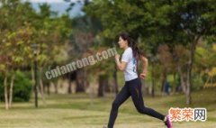 跑步和跳绳哪个减肥效果好 早上空腹跑步和跳绳哪个减肥效果好